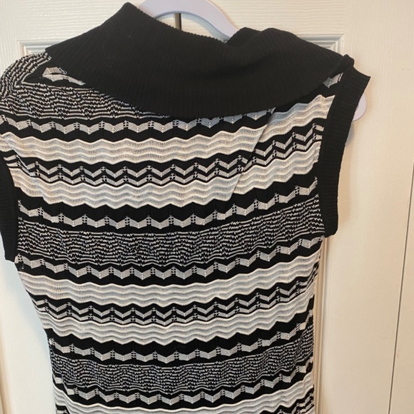 INC turtle neck top size L - Picture 9 of 10